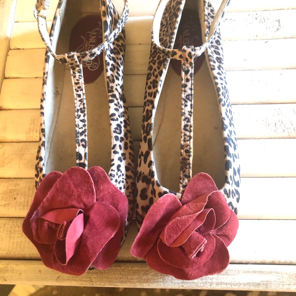 Unlisted brand leopard flat with pink 9